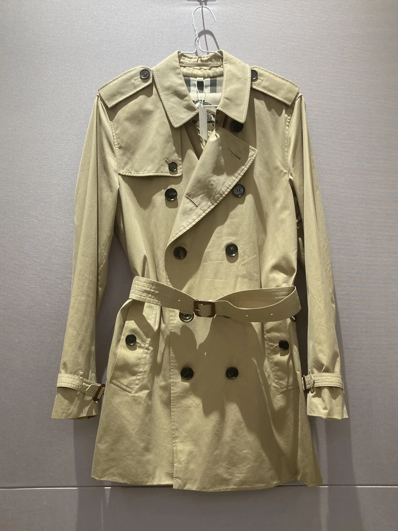 95新 BURBERRY/博柏利 Burberry 卡其色风衣 /50码/95新/NBY9650