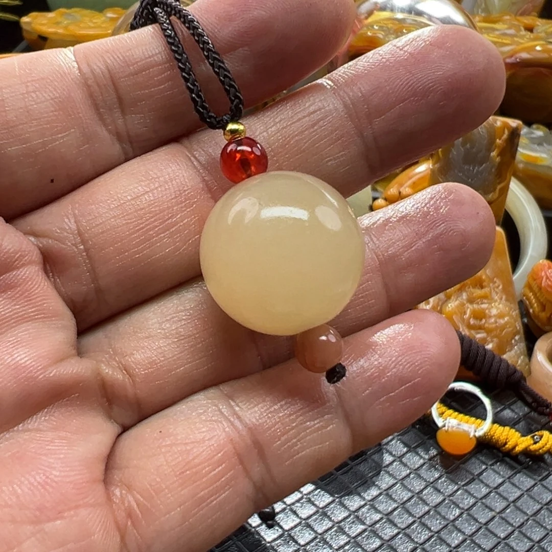 颈饰未镶嵌石英质玉