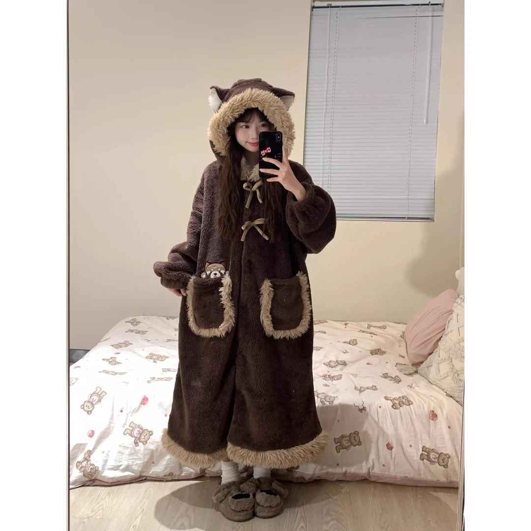 美拉德穿搭毛绒绒小浣熊连帽珊瑚绒睡衣女秋冬加绒加厚家居服睡袍
