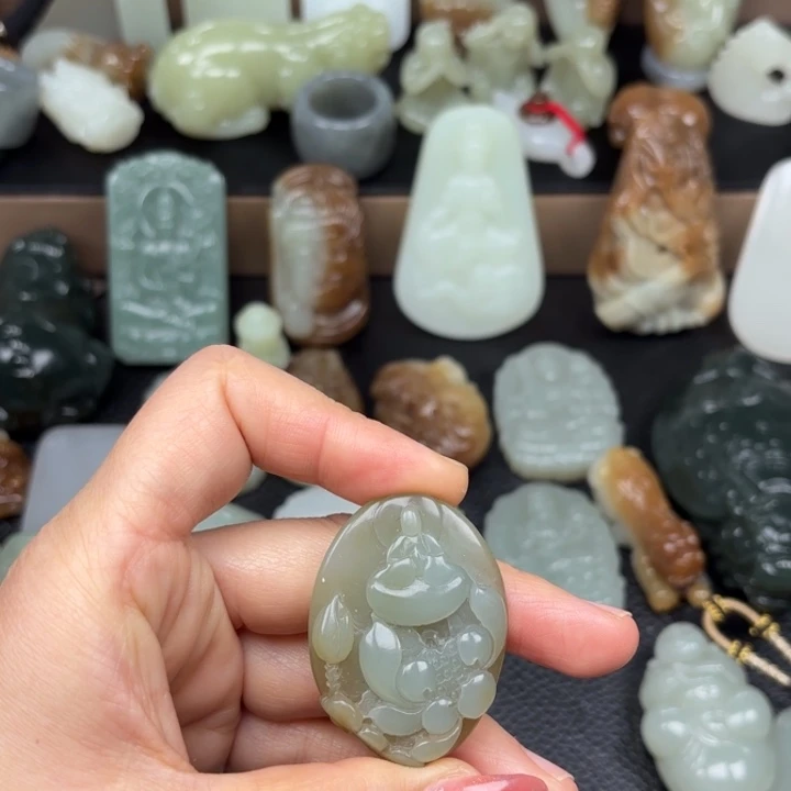 颈饰未镶嵌和田玉