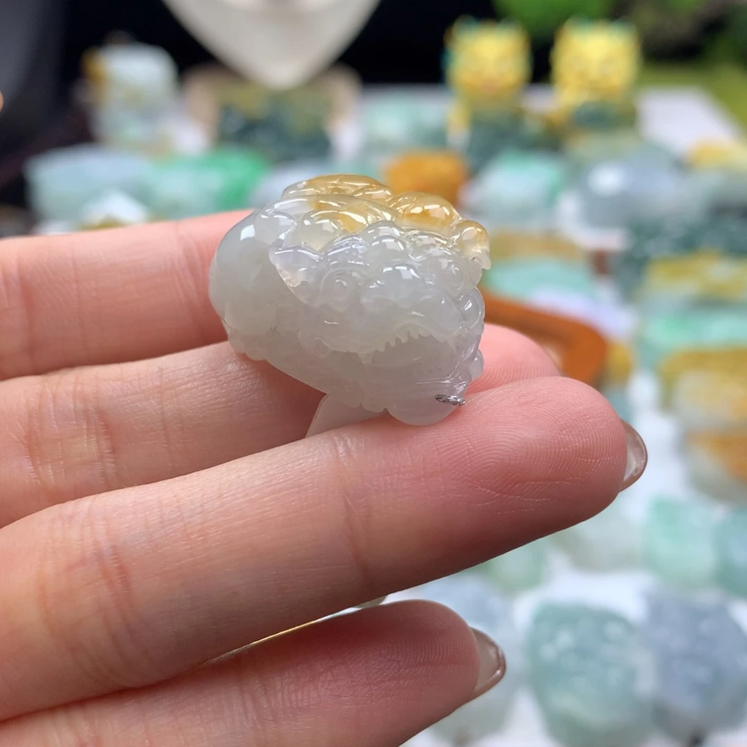 翡翠未镶嵌颈饰貔貅31