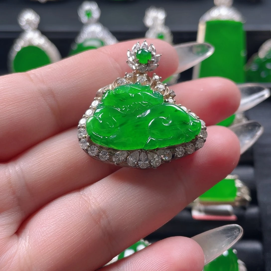 颈饰银S925镶嵌翡翠麒麟