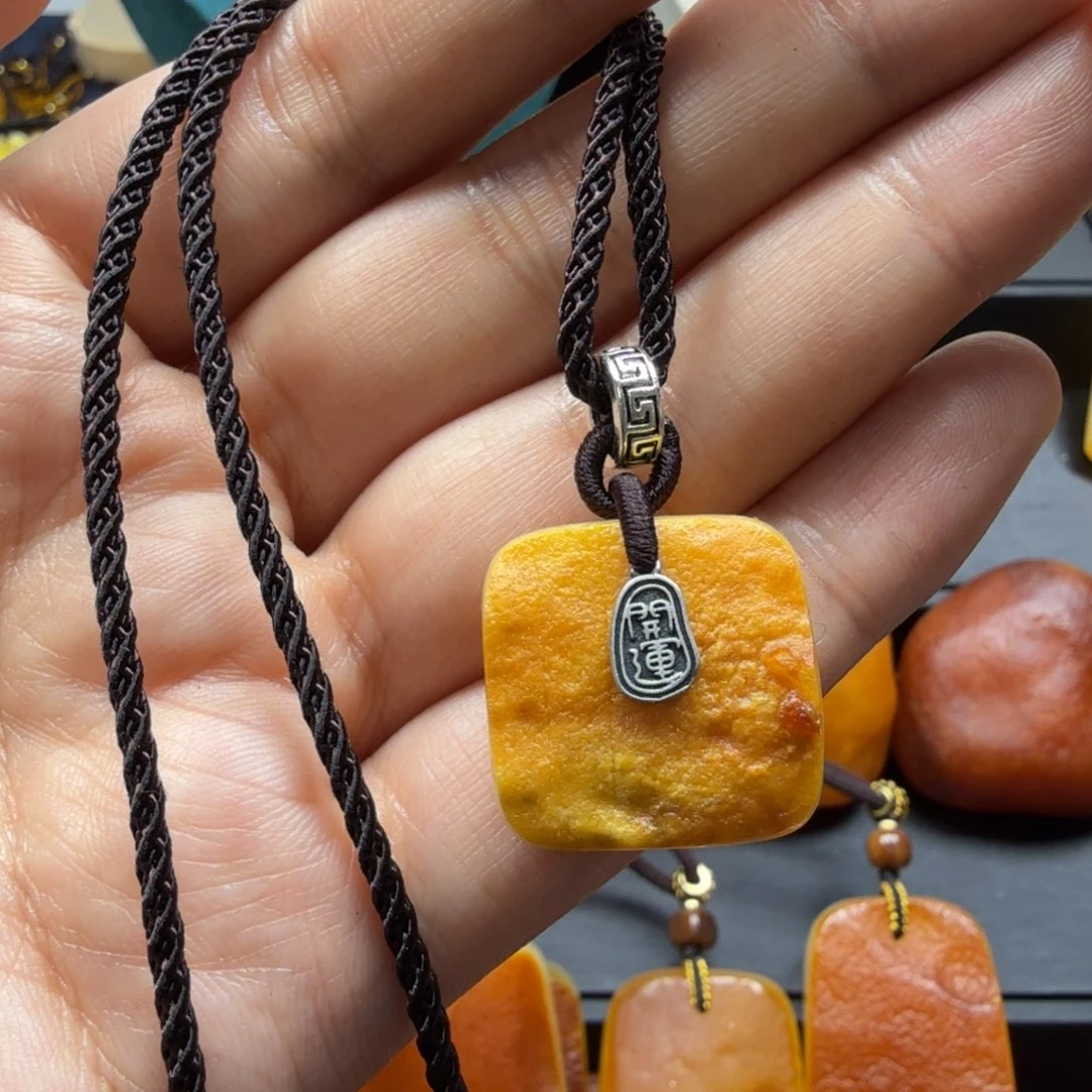 琥珀吊坠(赠链)未镶嵌