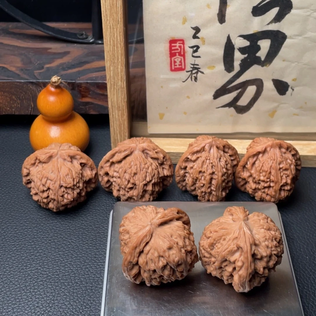c***8吊坠文玩核桃黄金甲