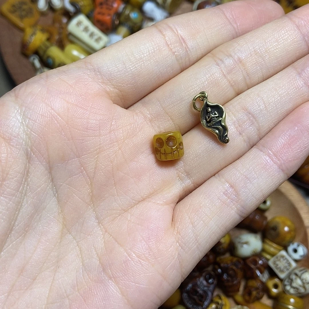 飞***咪琉璃/树脂/塑料类