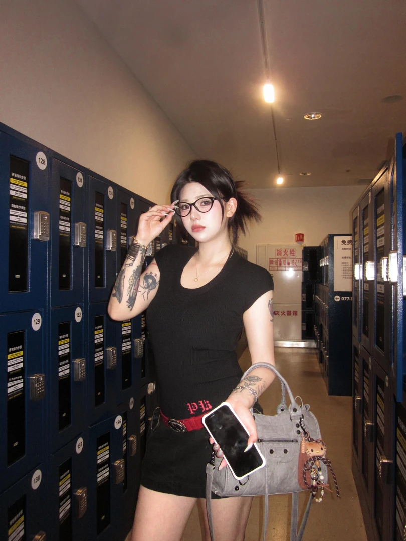 Li Napping微胖梨形MM辣妹美式字母印花针织修身短袖T恤