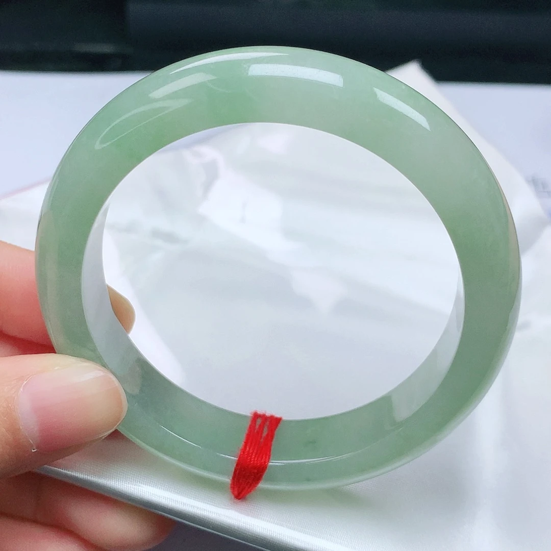 翡翠手镯未镶嵌正5556