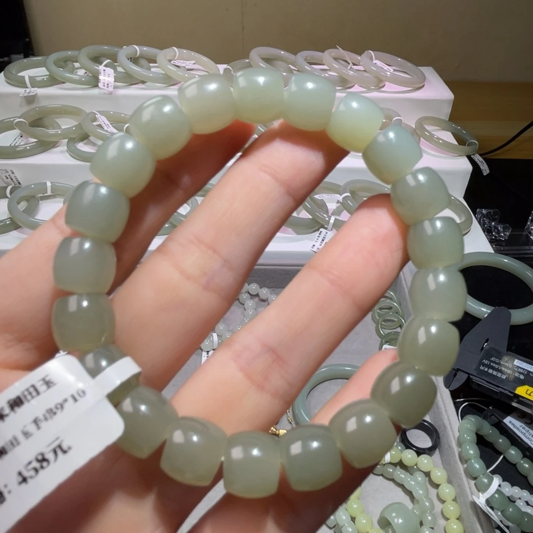 和田玉未镶嵌手镯