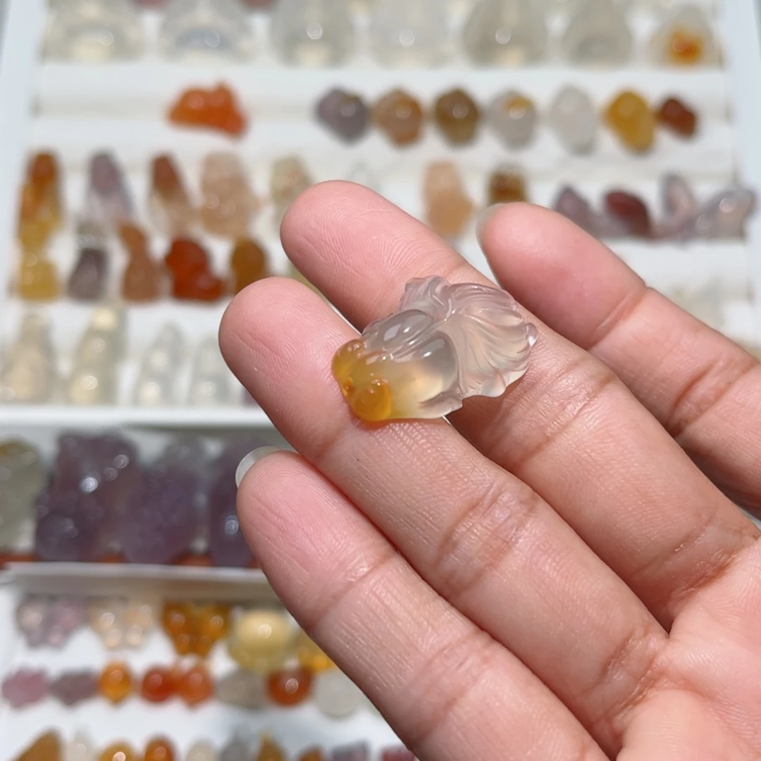 未镶嵌颈饰玛瑙/玉髓蝎***莱