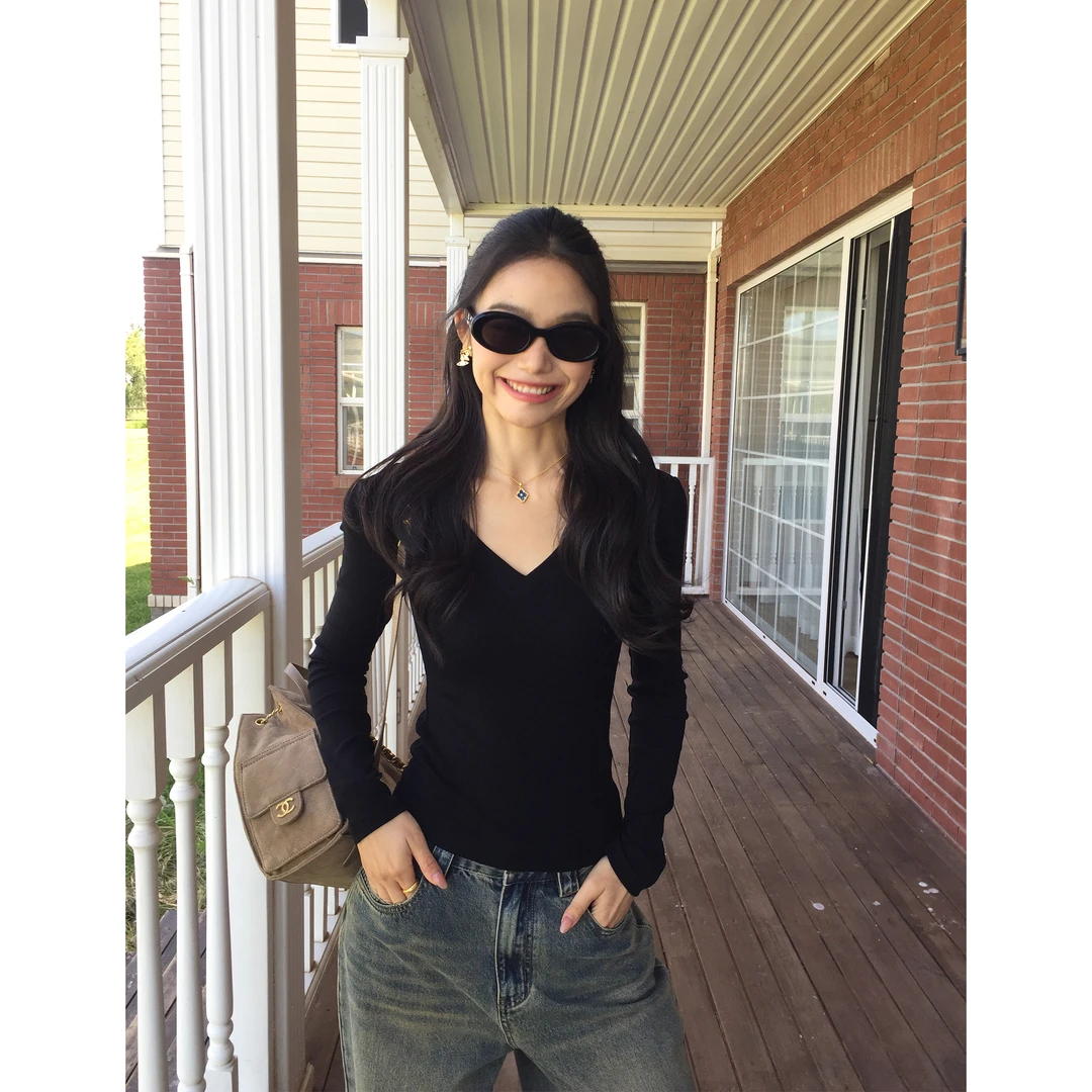 pusumede 调性松弛 深V领黑色修身打底衫T恤女休闲慵懒针织上衣