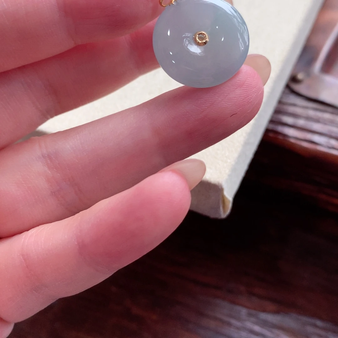 翡翠18K金镶嵌颈饰吊坠