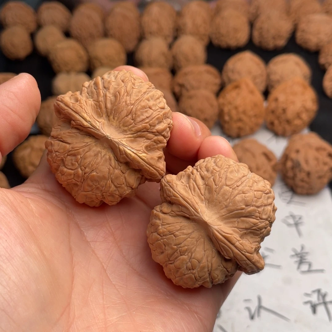 文玩核桃吊坠373。43血麒麟有黄