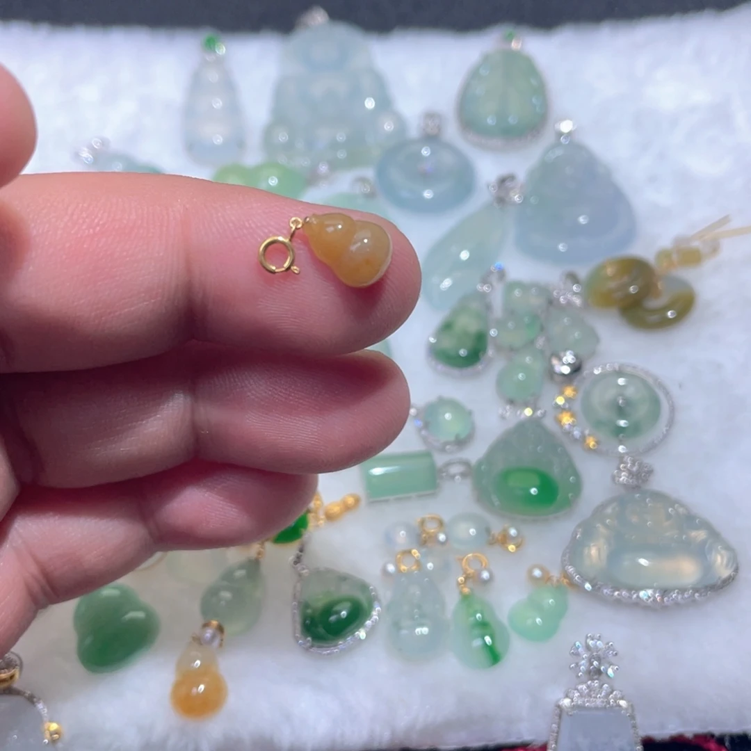 翡翠18K金镶嵌颈饰