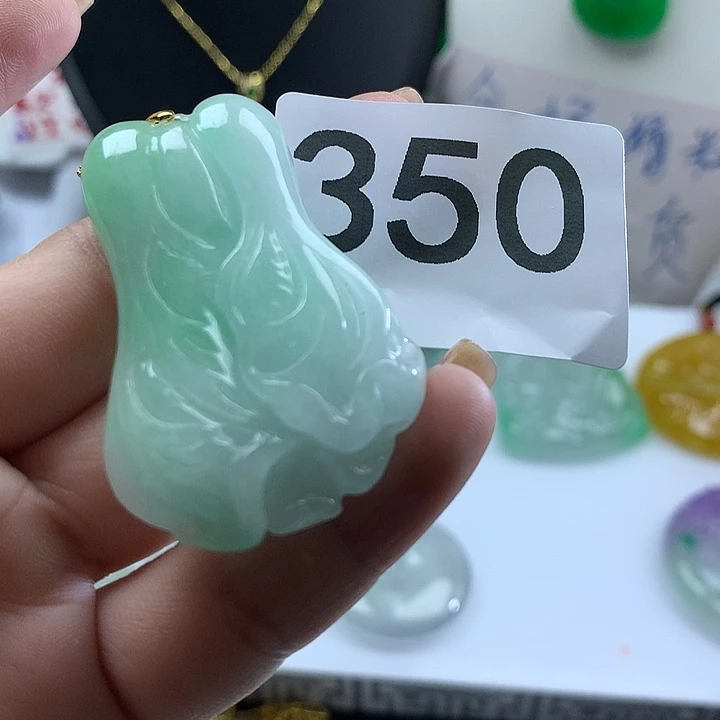 翡翠未镶嵌吊坠(赠链)