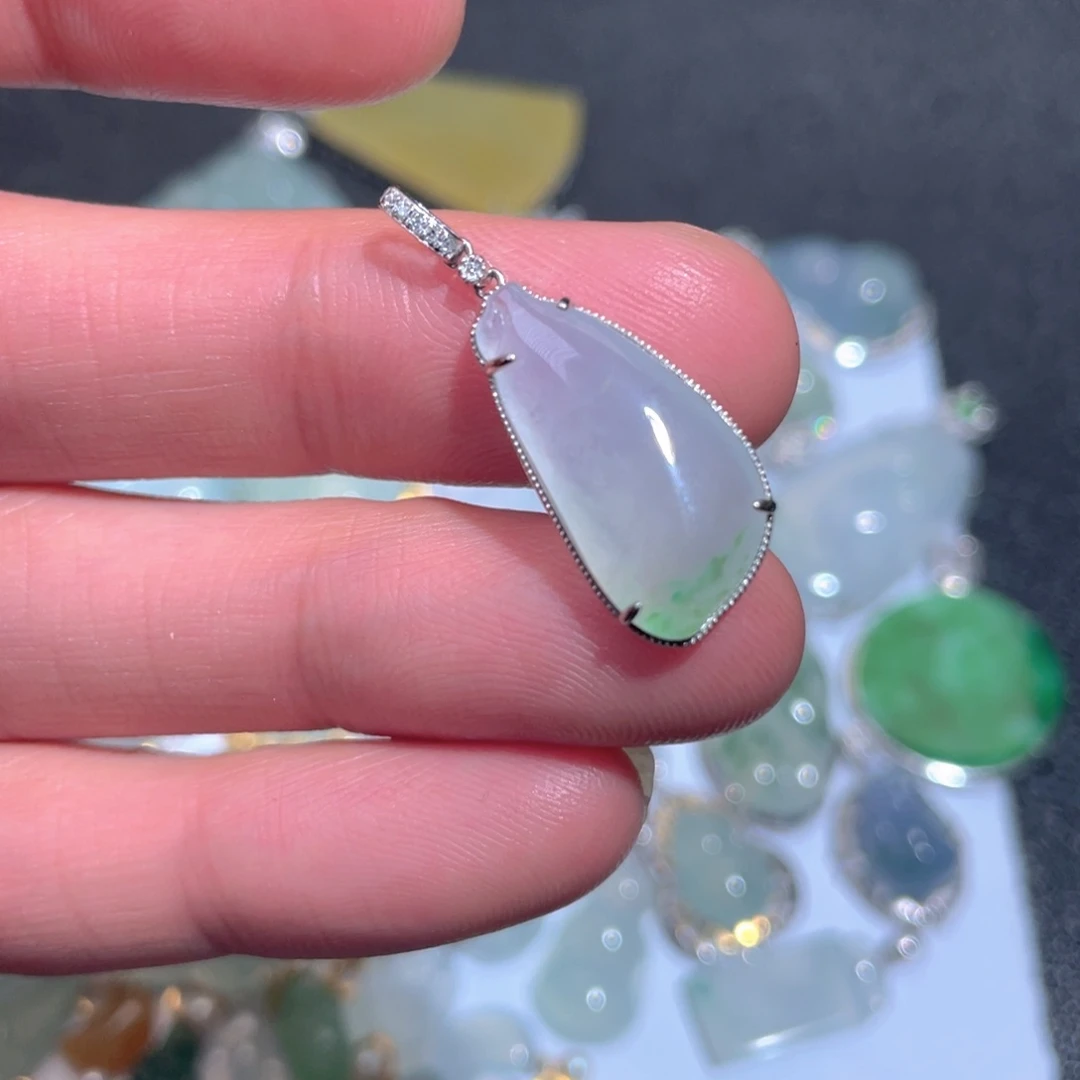 翡翠颈饰18K金镶嵌翡翠