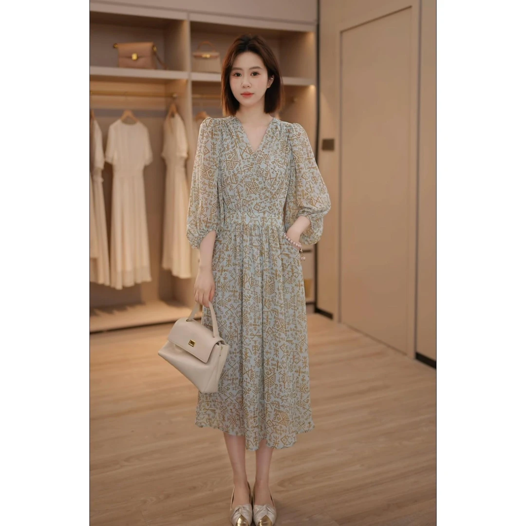 法式v领高腰新款收腰显瘦连衣裙长裙2025夏季雪纺碎花连衣裙