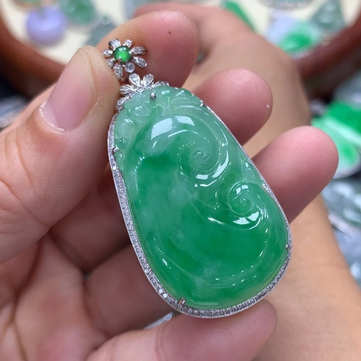 翡翠吊坠(不含链)18K金镶嵌