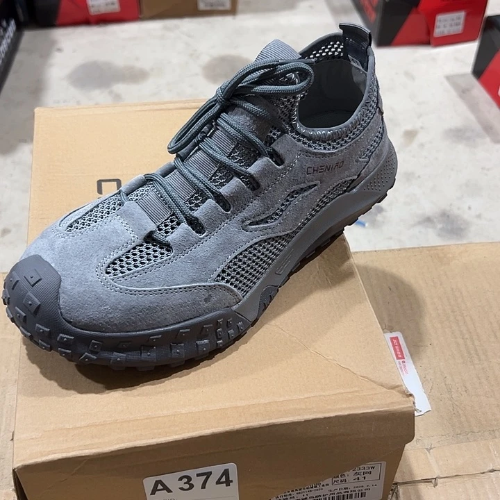 374号。41码防砸防刺劳保鞋。