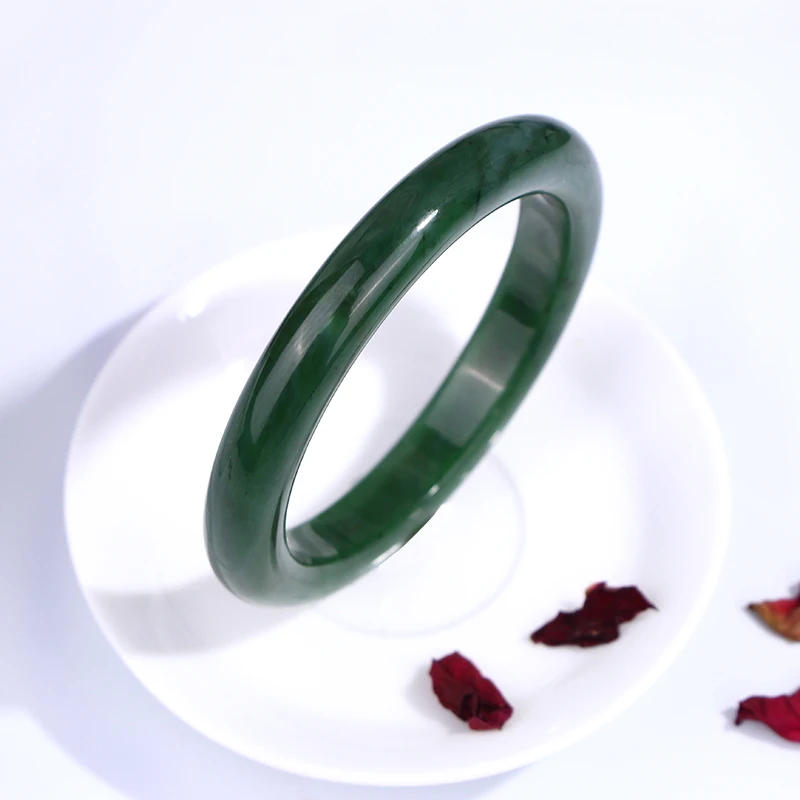 碧玉手镯老坑料菠菜绿手镯 微黑点一细老料 （多样性发其一）