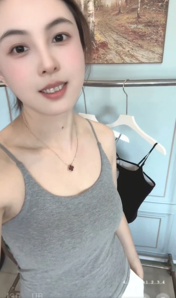 【主播同款】女士吊带背心 细肩带自带罩杯 简约气质韩系显瘦美背