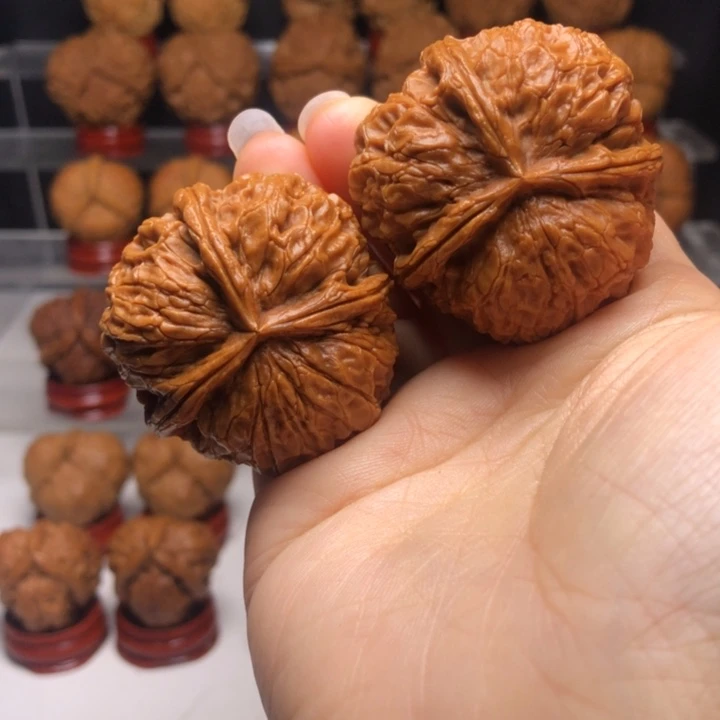 文玩核桃吊坠22跌浪纹狮子头