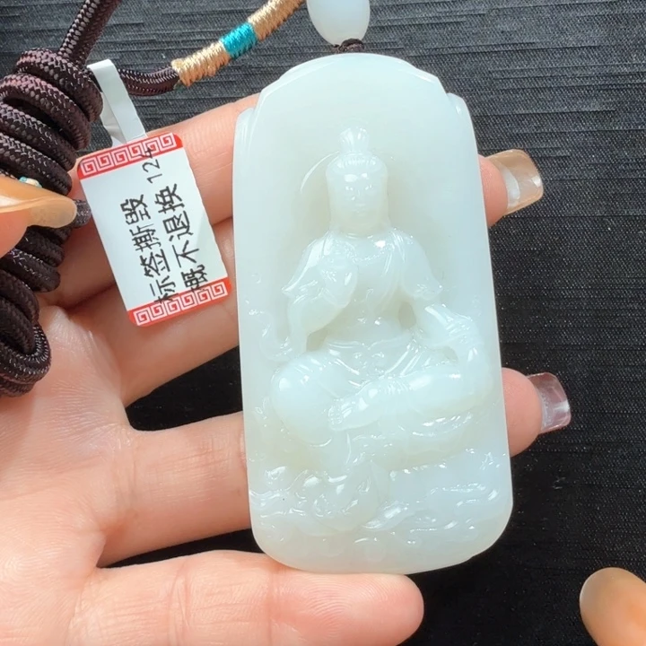 颈饰未镶嵌和田玉空****。