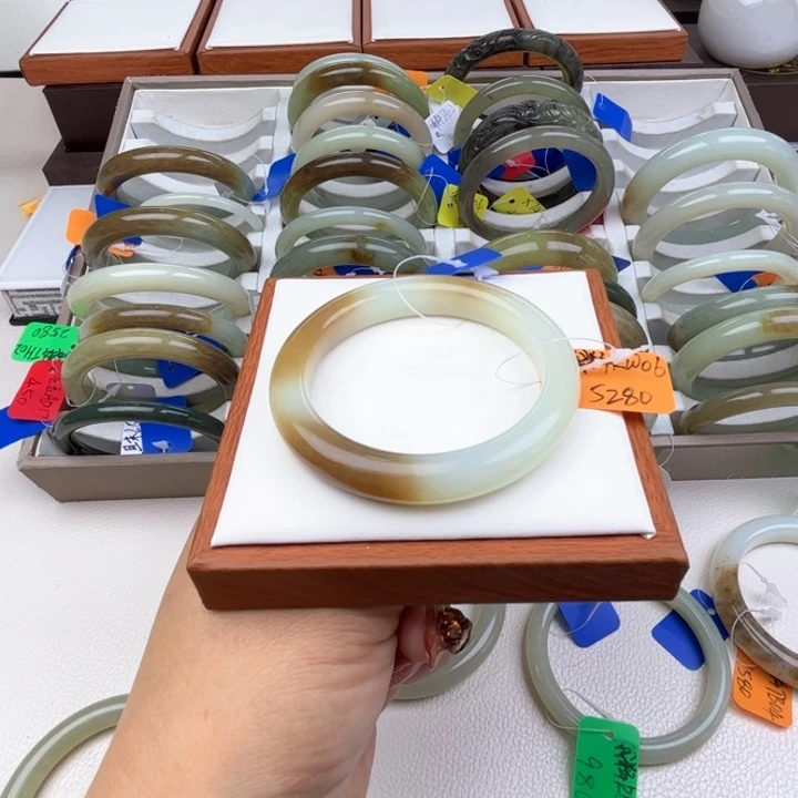 未镶嵌手镯和田玉七月