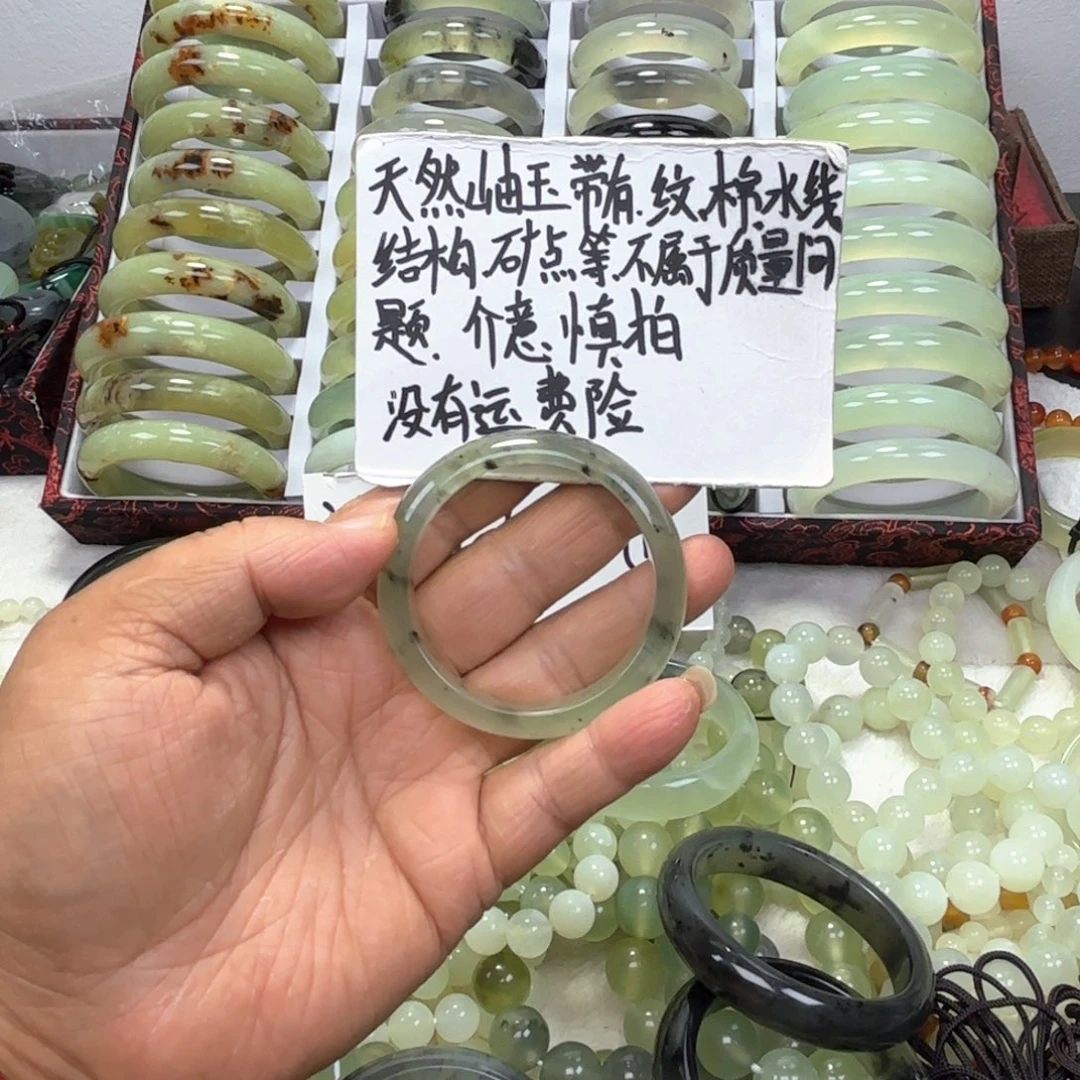 蛇纹石玉未镶嵌手镯乌****室