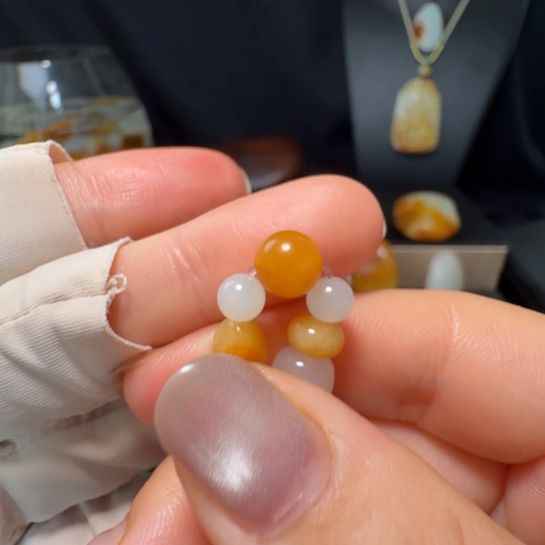 和***尘和田玉（子料）未镶嵌车挂