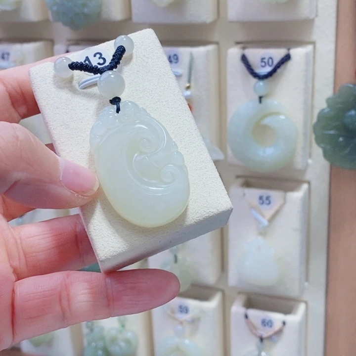 和田玉未镶嵌颈饰