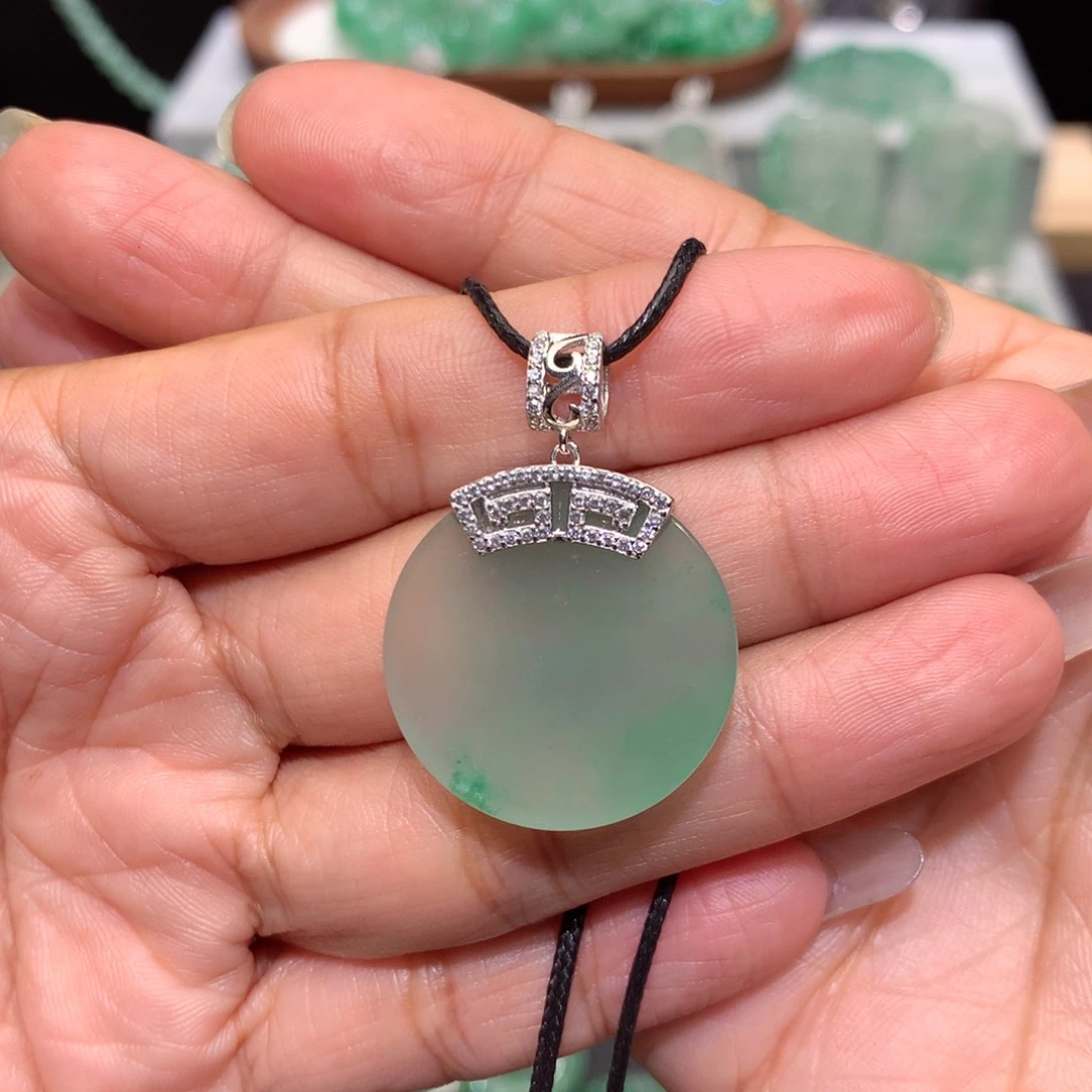 颈饰银S925镶嵌石英质玉（非洲翠）
