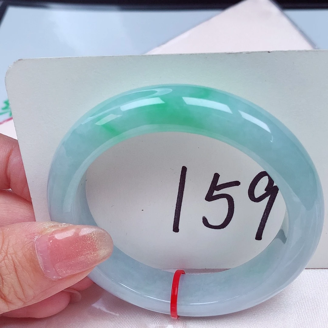 翡翠手镯未镶嵌翡翠