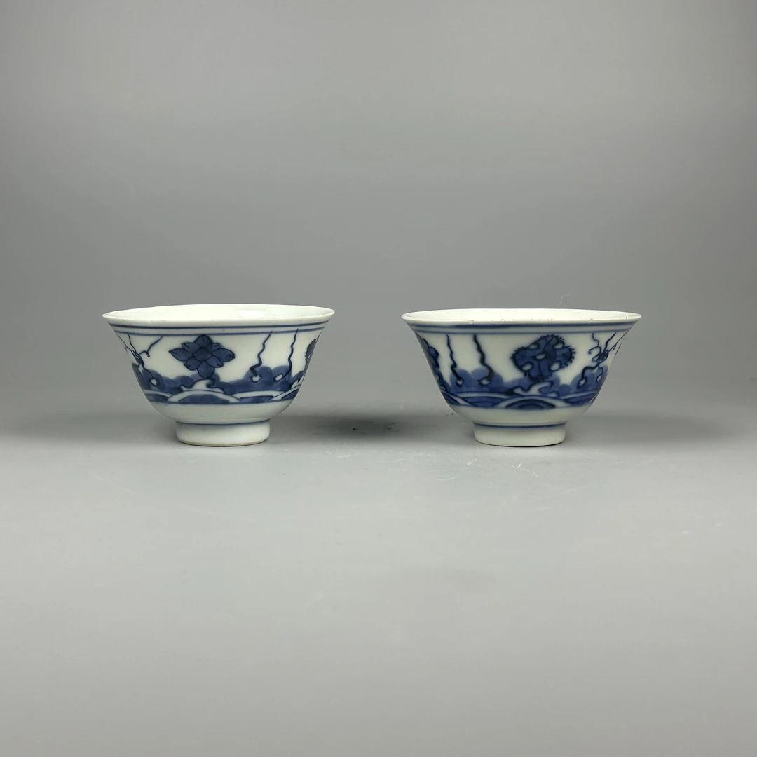 【022011050】清代 青花落花流水小杯一对（两只）