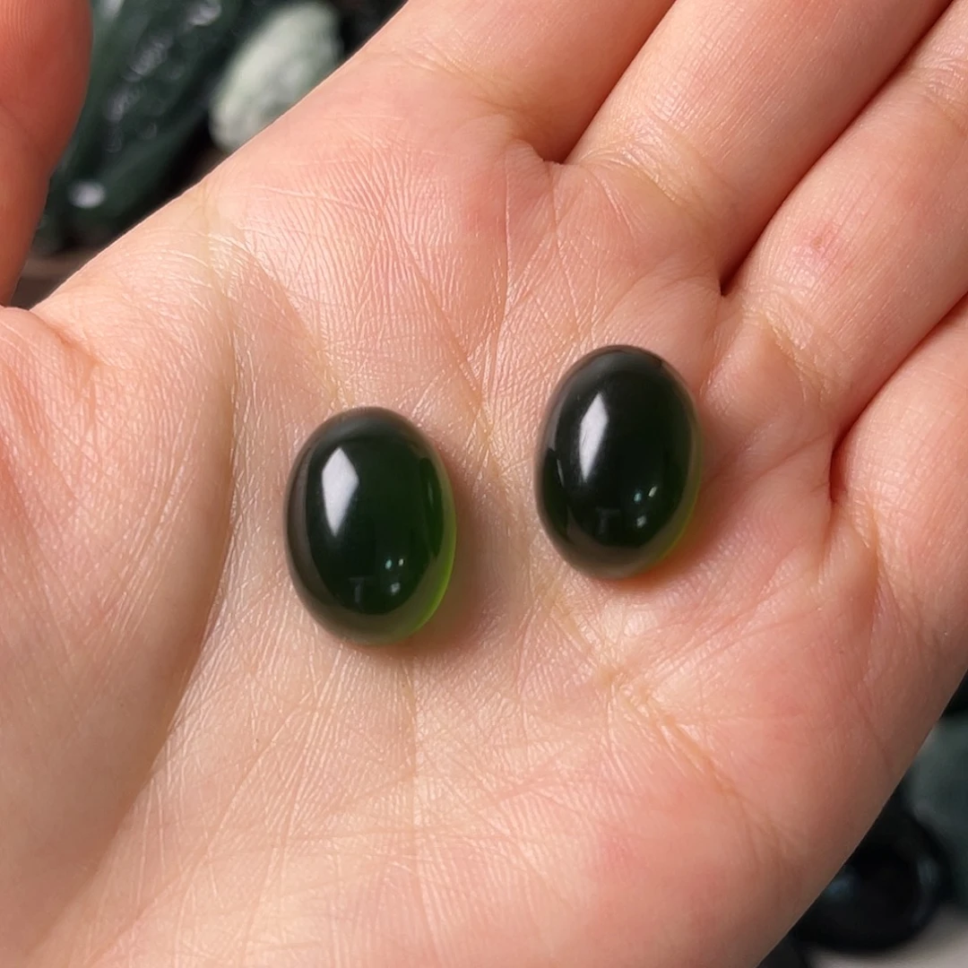 莫***言蛇纹石玉合金颈饰