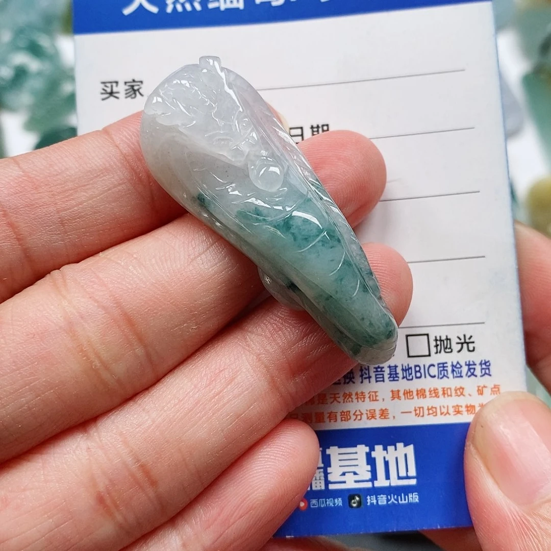 翡翠未镶嵌颈饰蛇