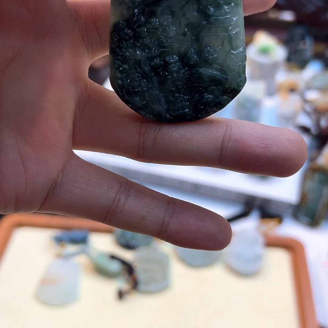翡翠未镶嵌颈饰挂件