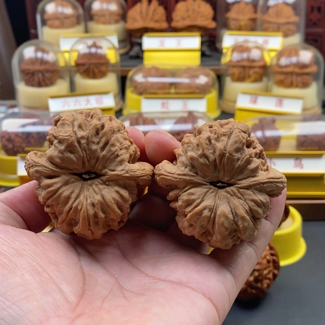 冰***.文玩核桃吊坠龙鼎，尺寸52