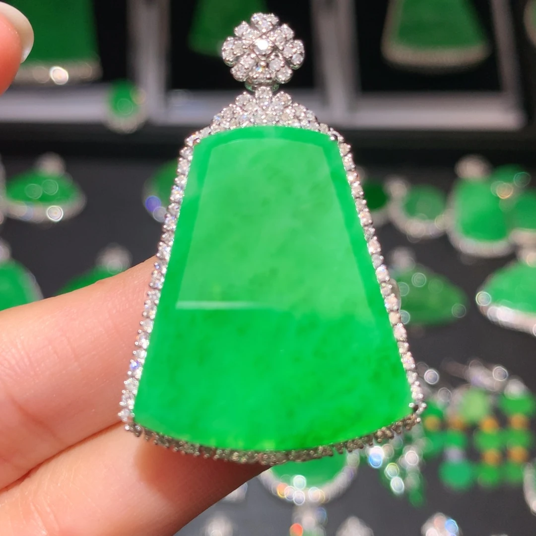 翡翠颈饰18K金镶嵌翡翠