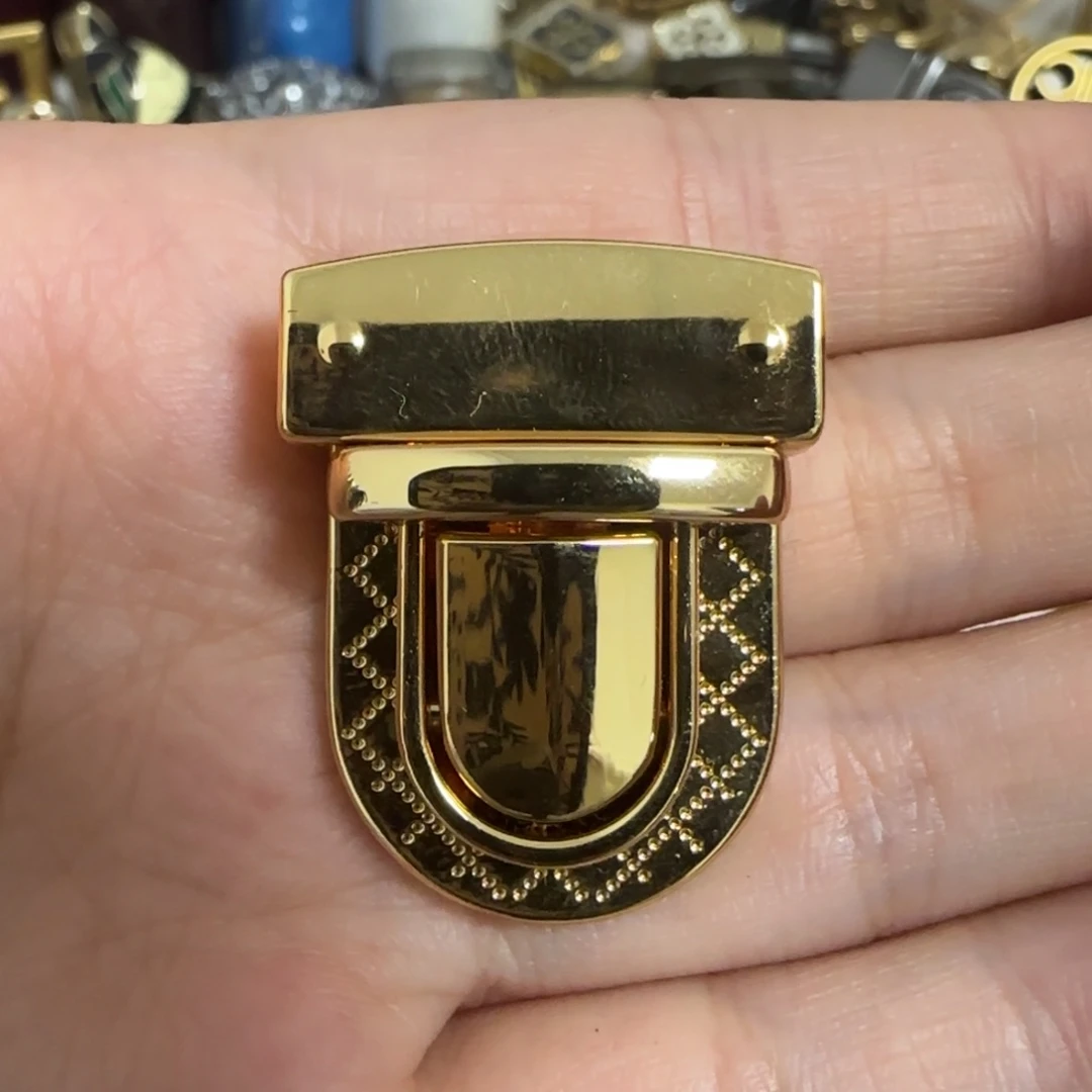 金色插锁12元2个.