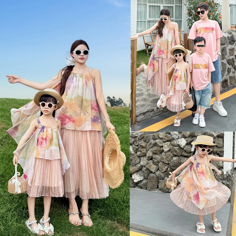 2025夏季度假风亲子装一家三口海边沙滩碎花全家母女连衣裙6611