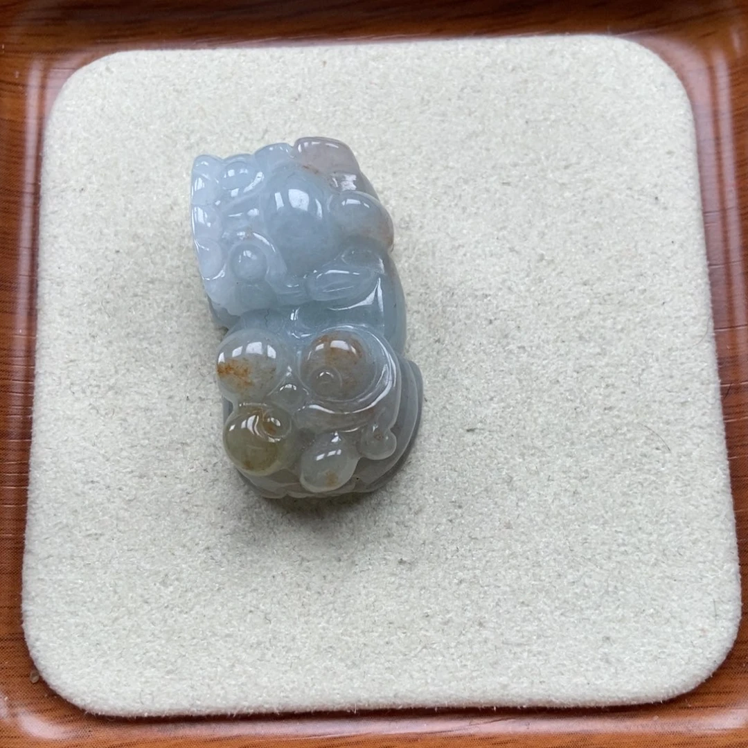 梁***心翡翠未镶嵌颈饰霸王貔貅