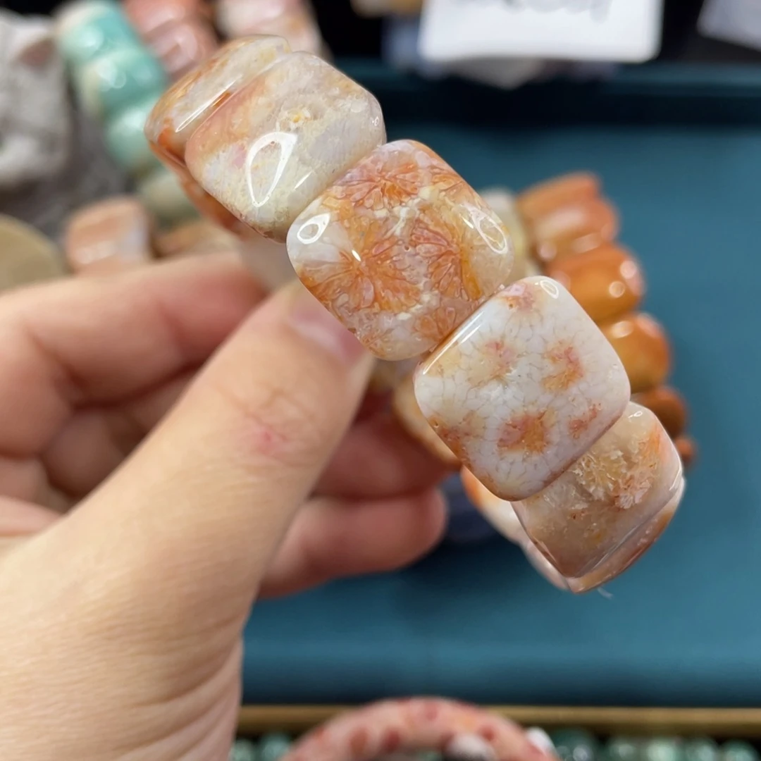 未镶嵌手镯硅化玉