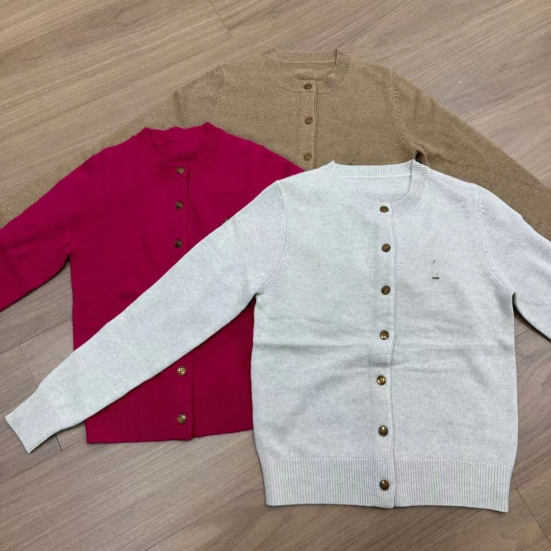 自带胸针圆领针织开衫（25010909）