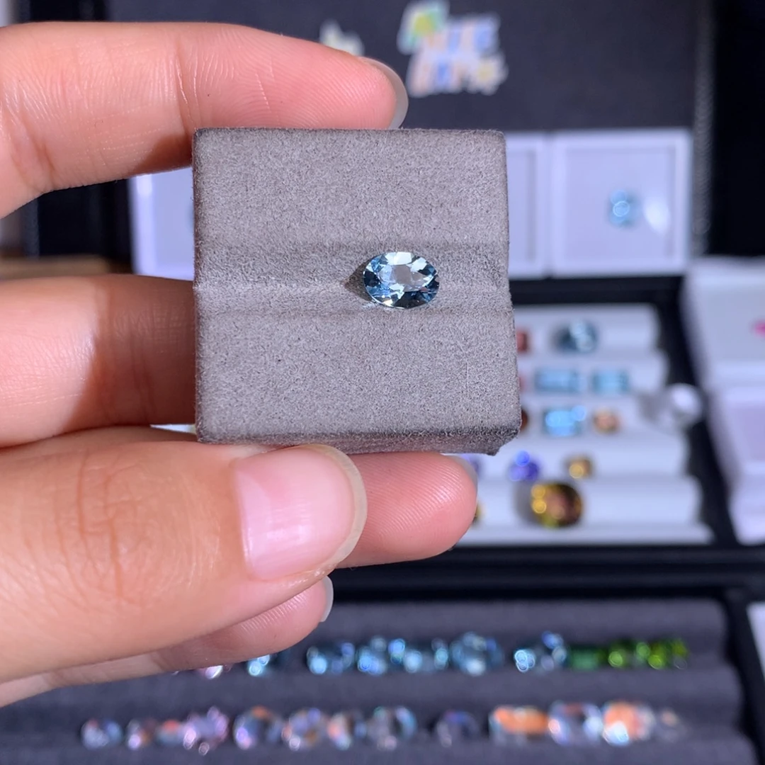 海蓝宝石笔搁未镶嵌0.88ct