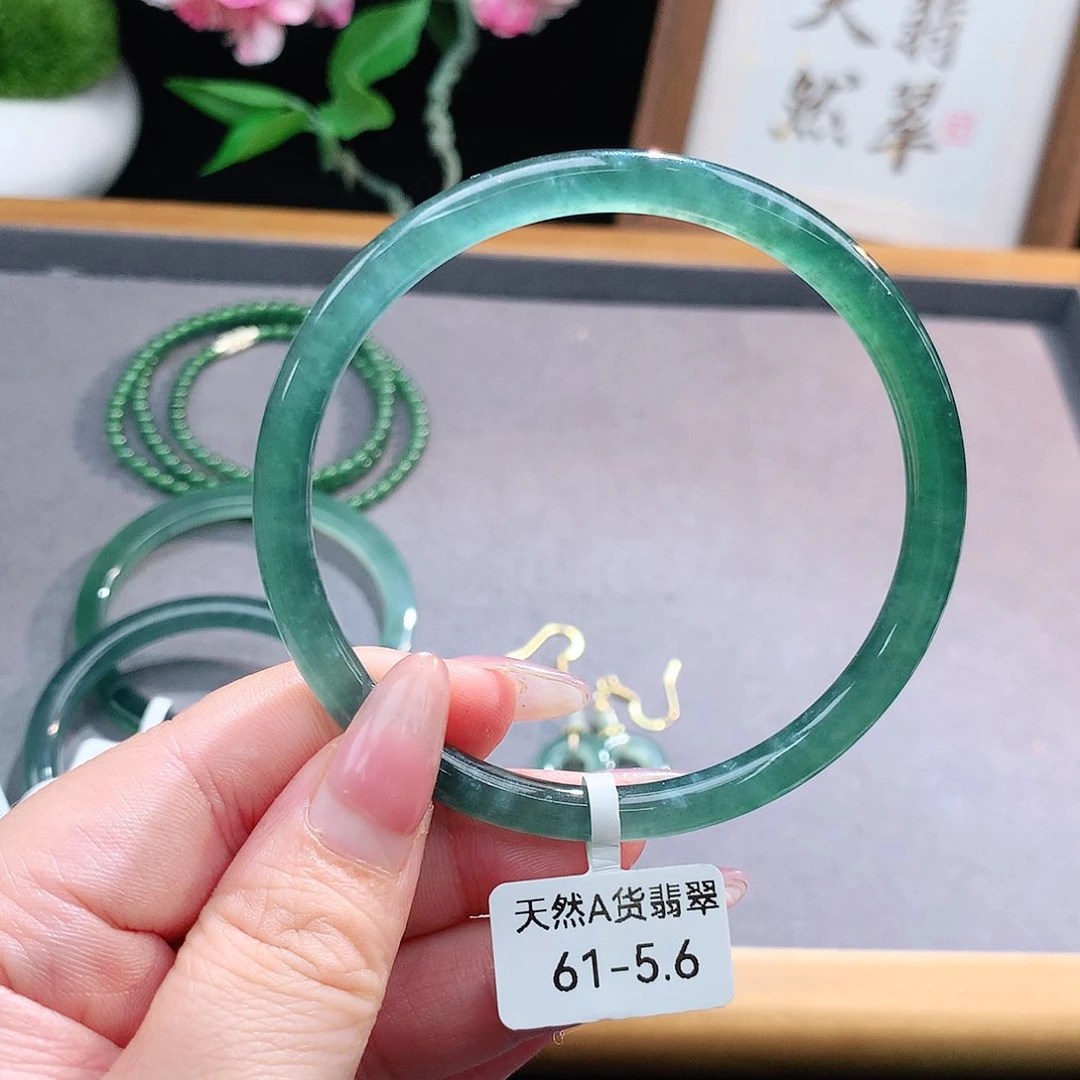 未镶嵌手镯（圆镯）翡翠