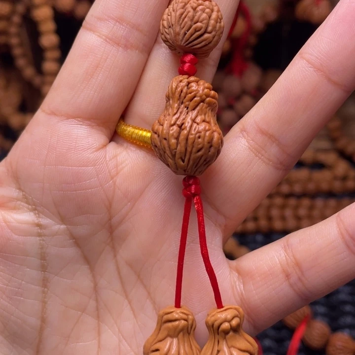 木质类龙纹桃枭挂件