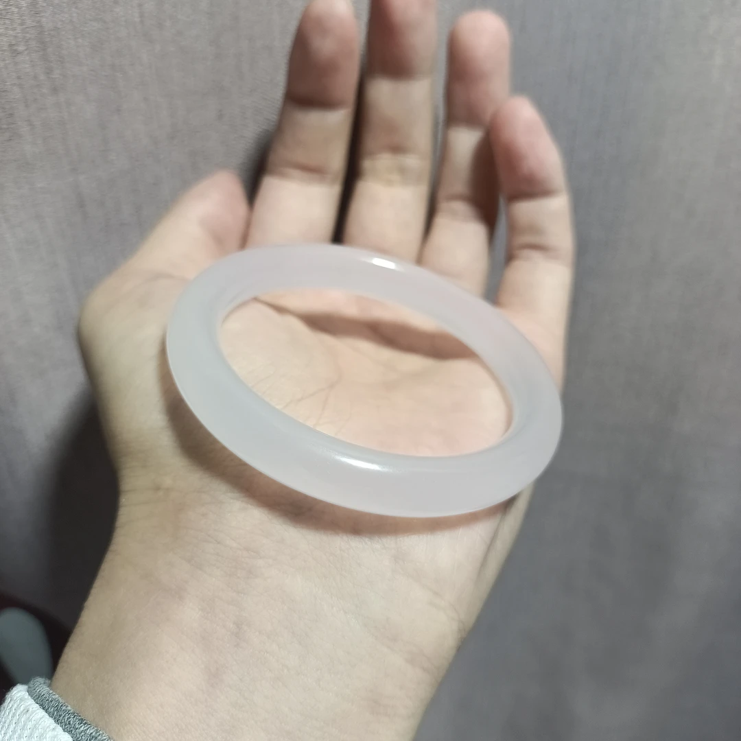 天然玛瑙玉髓白月光圆条手镯美人镯仙气飘飘玉质细腻纯净无包容