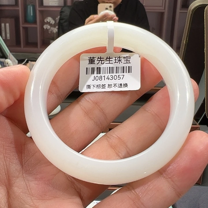 月***兔和田玉（白玉）未镶嵌手镯