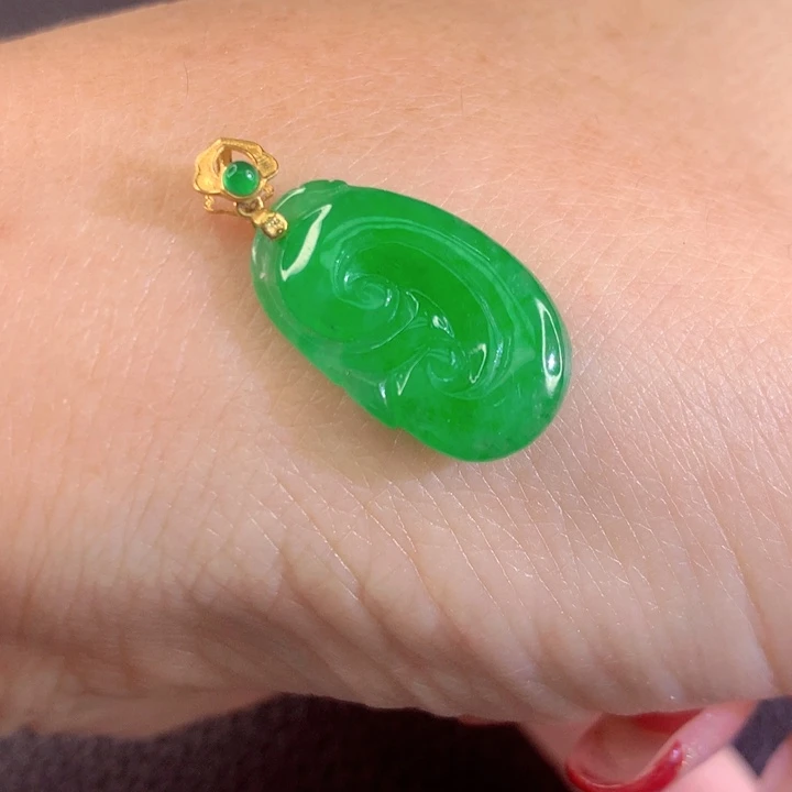 翡翠18K金镶嵌颈饰翡翠