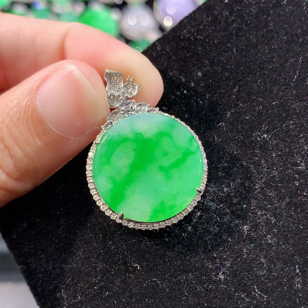 翡翠18K金镶嵌颈饰